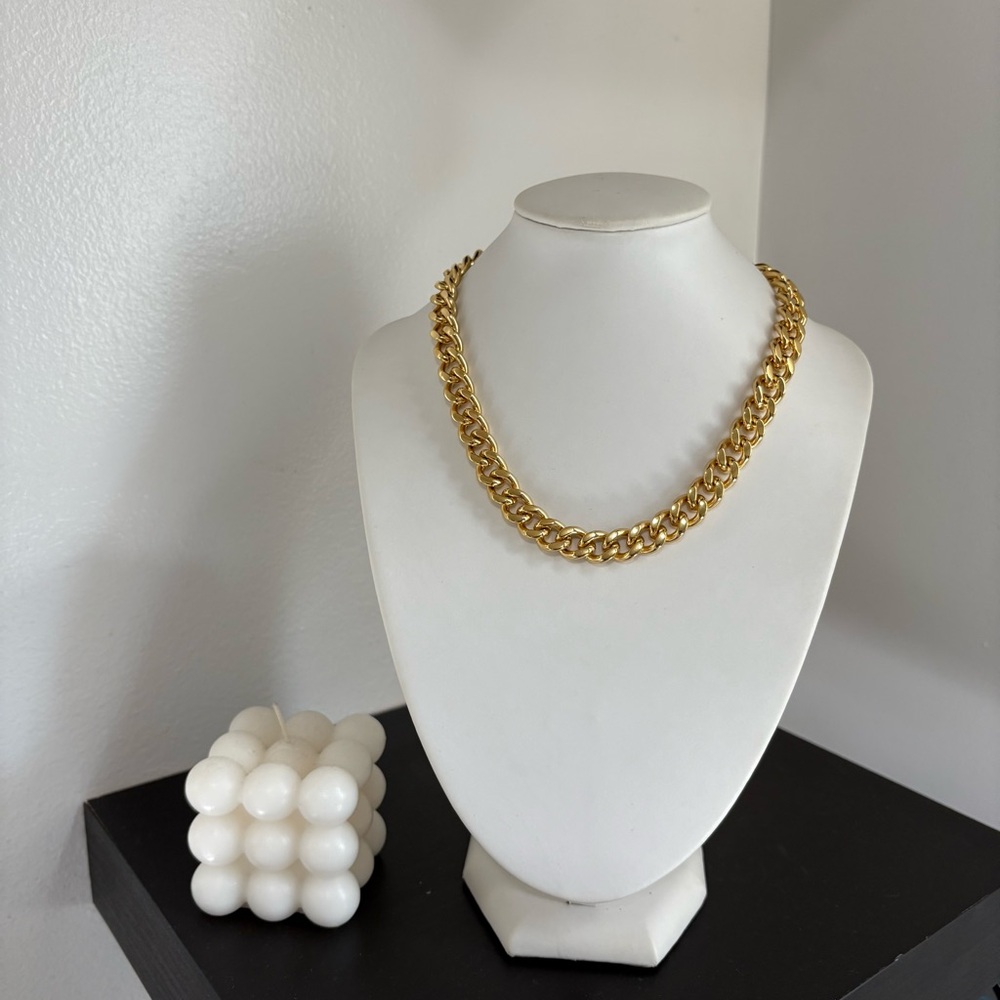 Elegant Gold Chain Necklace